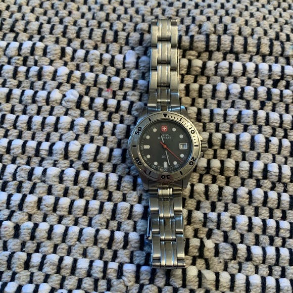 Classic Women’s Swiss Army Watch. Great Condition - Picture 1 of 14